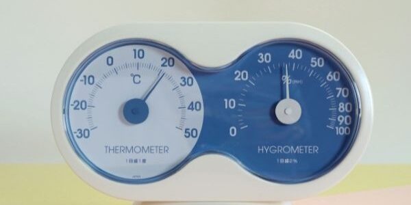 秋冬に部屋が乾燥するのはなぜ？加湿だけじゃない解決法