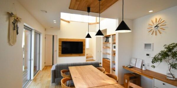 小さな土地で広く暮らす工夫｜スキップフロアや吹き抜けでゆとりある住まいに