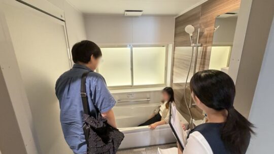 TOTOショールーム訪問お風呂チェック奥様